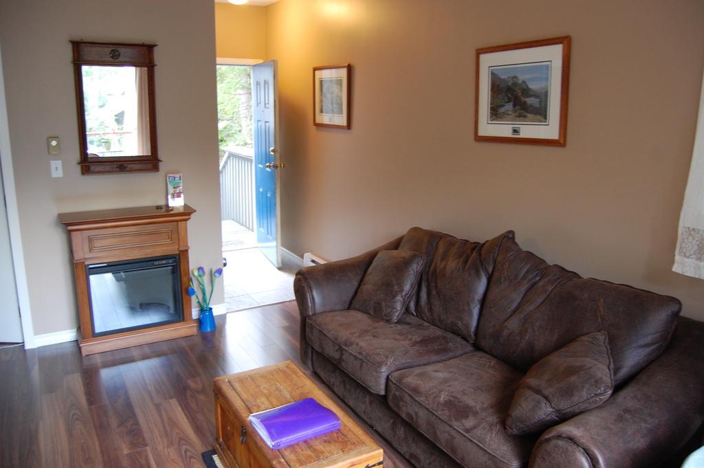 Belle Neige Suites: Whistler Extérieur photo