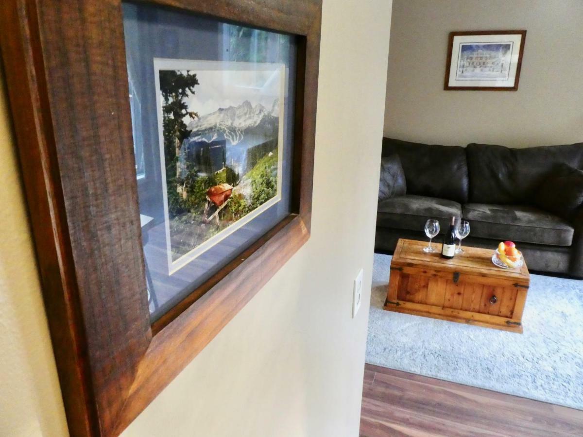 Belle Neige Suites: Whistler Extérieur photo